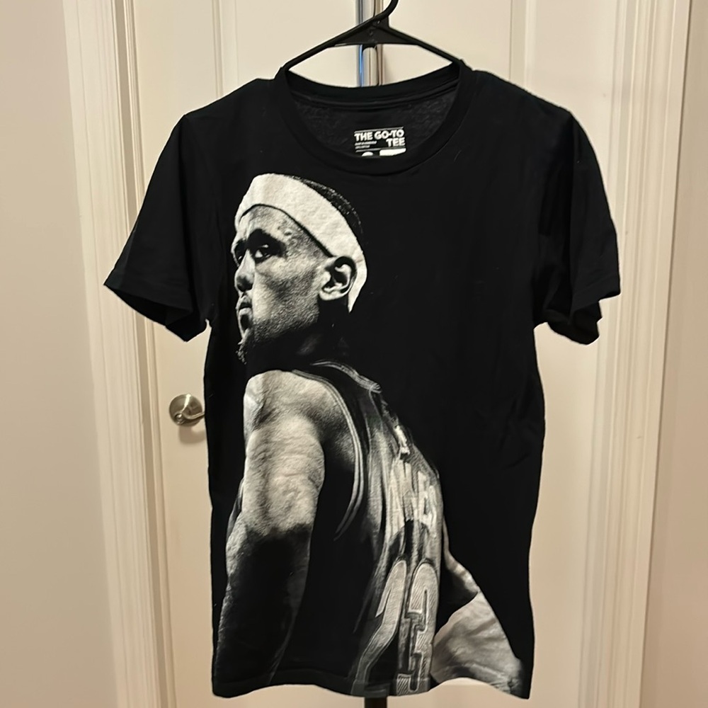 Adidas lebron James tee shirt NBA